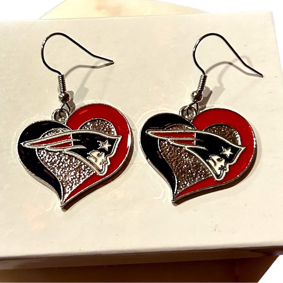 Patriots Heart Shaped Earrings! Brand New! - Picture 2 of 3